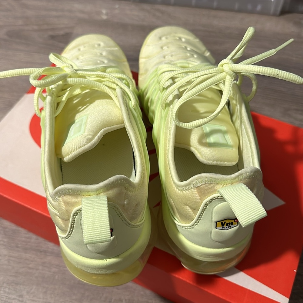 Nike Air Vapormax Plus - Picture 3 of 4